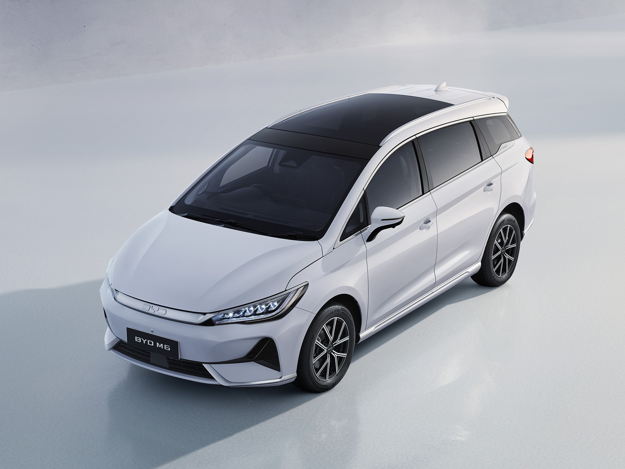 BYD M6 image